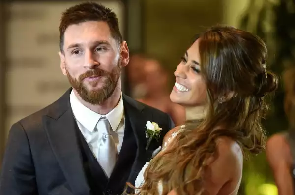 Messi Ride Splendida Notizia Per Leo E Antonella