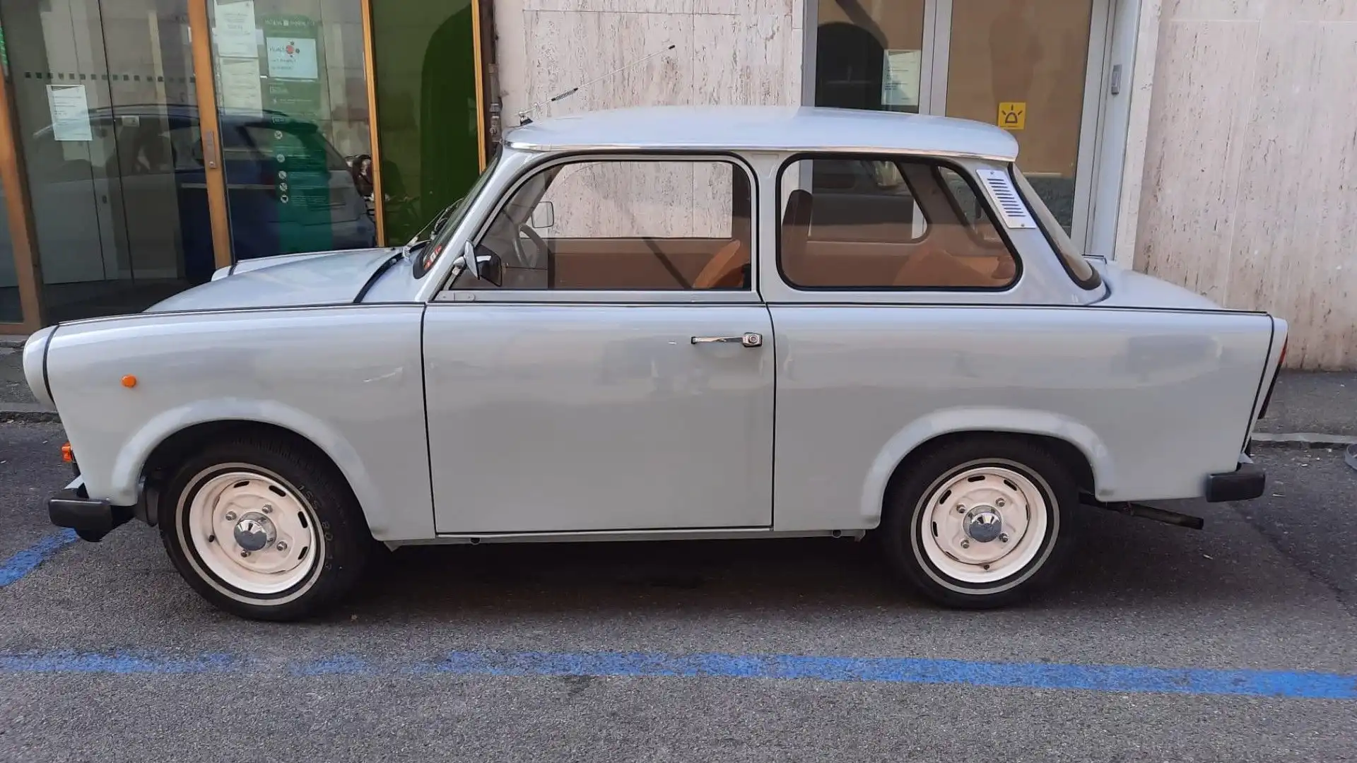 La Leggendaria Trabant Avvistata Su Una Strada Italiana Le Foto