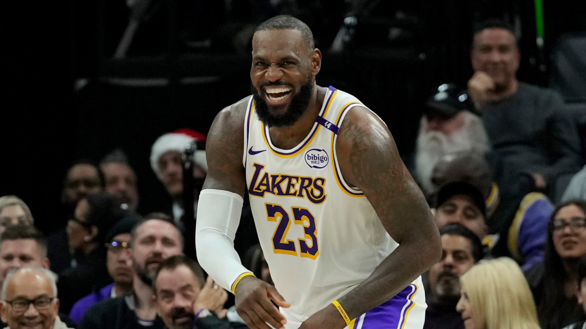 NBA: Lakers vincenti nel segno di LeBron James