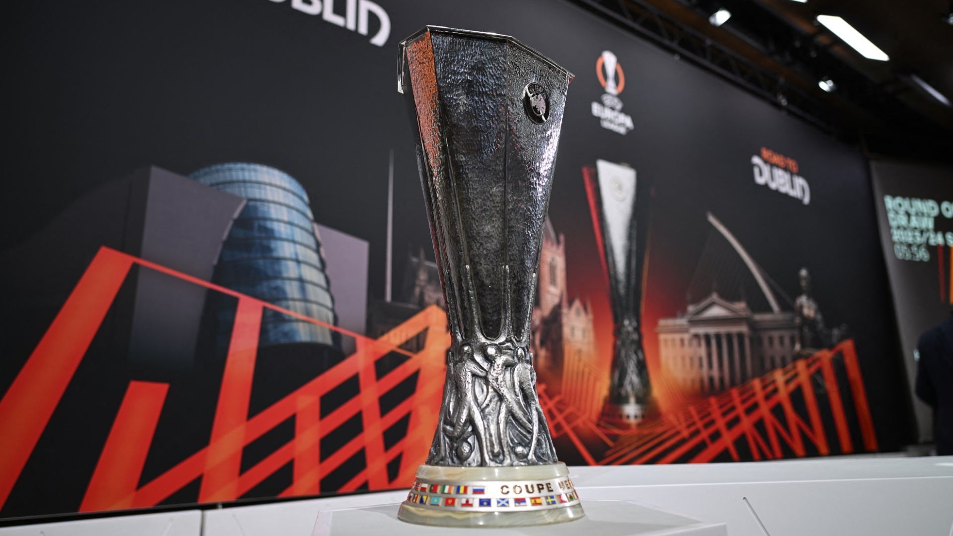 https://www.sportal.it/foto_articoli/2024-08/europa-league-trofeo_1259487Photogallery.jpg?format=jpg