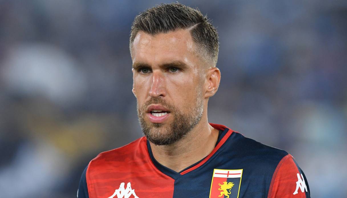 https://www.sportal.it/foto_articoli/2024-13/kevin-strootman-sogna-il-grande-ritorno-foto_12644261190x786.jpg?format=jpg