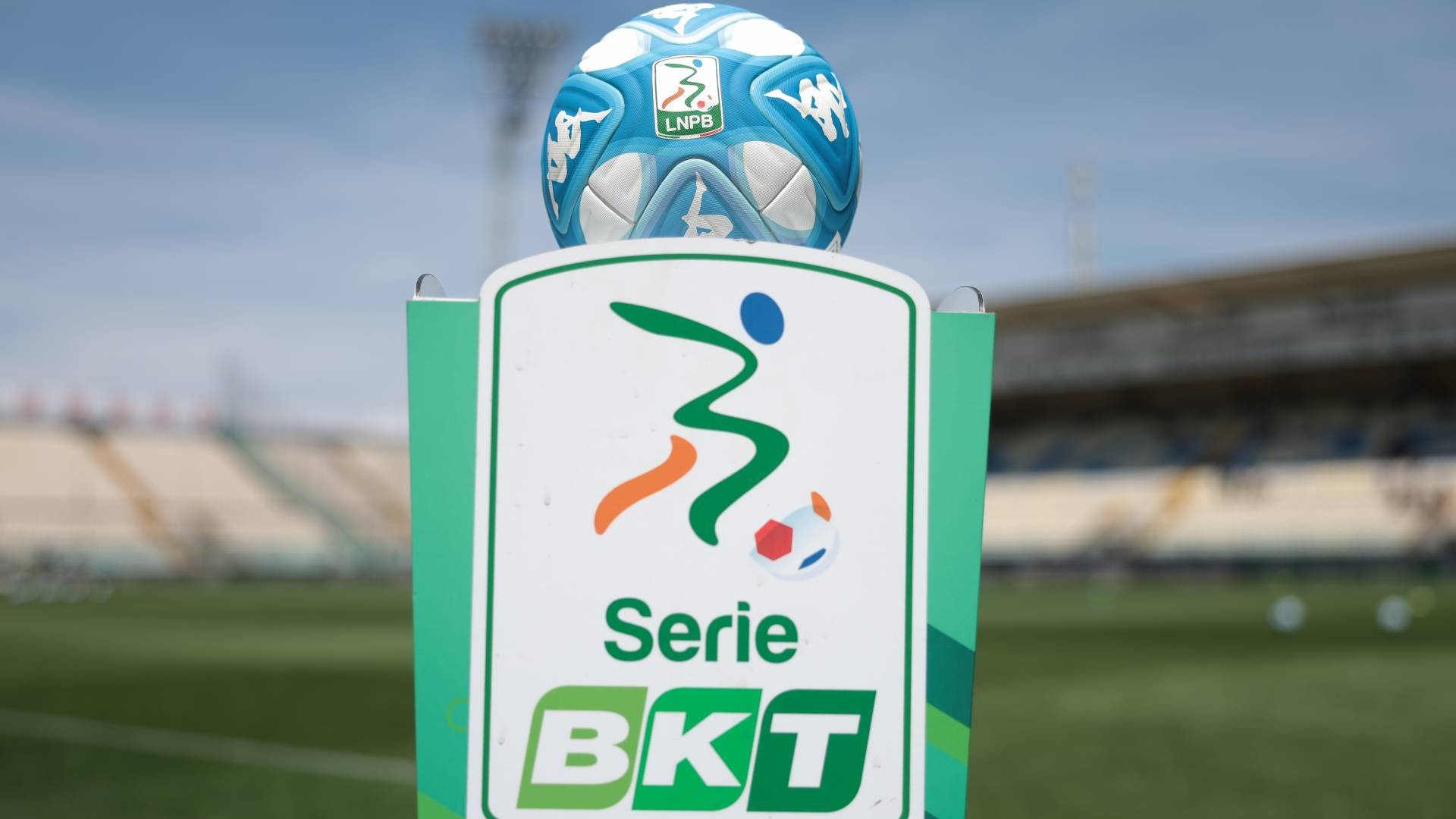 https://www.sportal.it/foto_articoli/2024-19/pallone-serie-b_1270234Photogallery.jpg?format=jpg