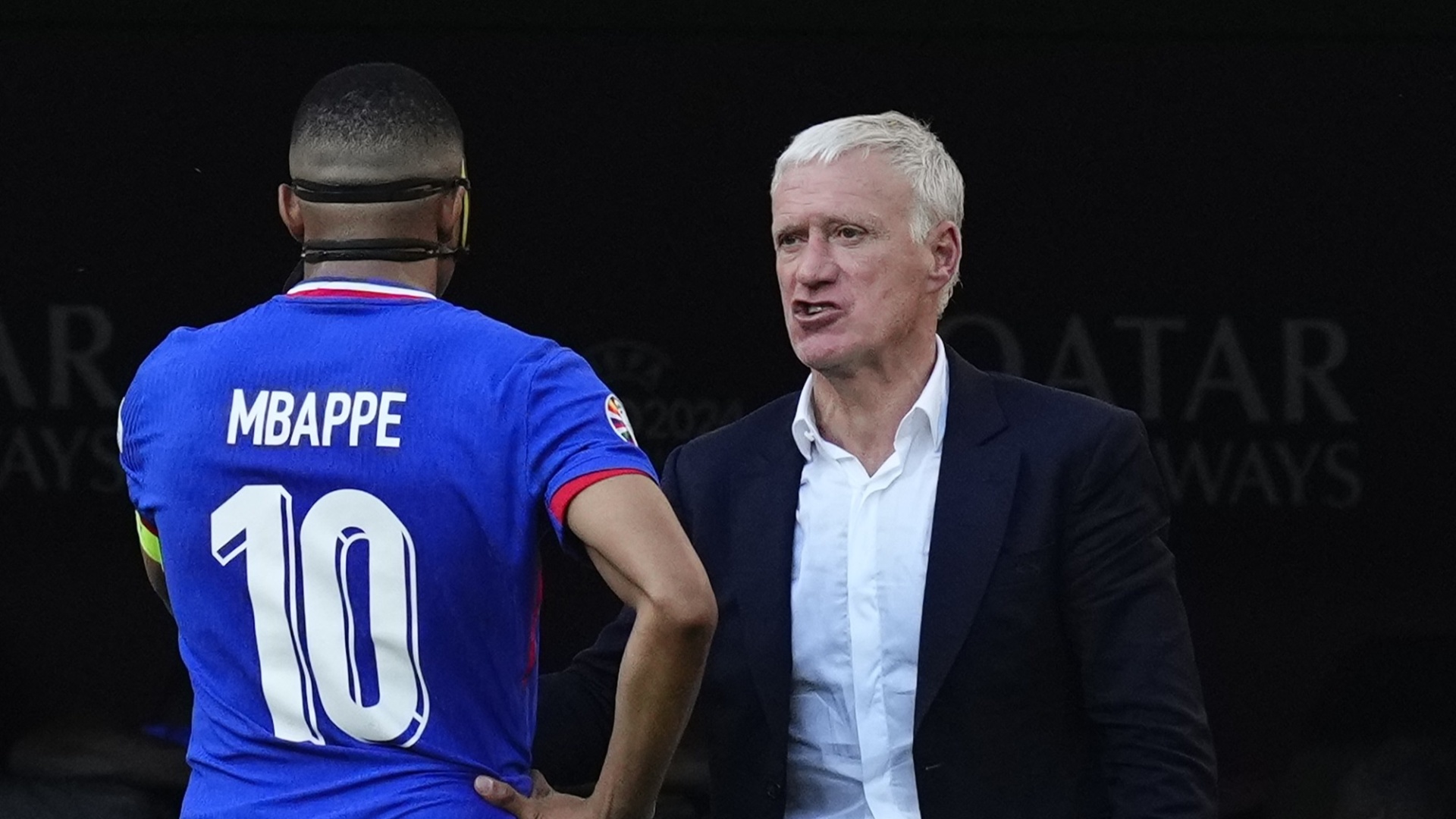 Kylian Mbappé spegne i rumors su Didier Deschamps