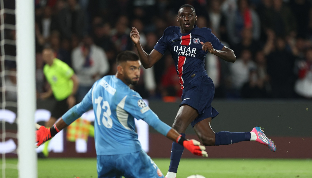 https://www.sportal.it/foto_articoli/2024-38//psg-vs-girona-nuno-mendes-paulo-gazzaniga_12892681190x786.jpg?format=jpg