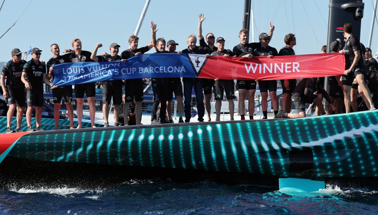 https://www.sportal.it/foto_articoli/2024-42/emirates-new-zealand-americas-cup_12933721190x786.jpg?format=jpg