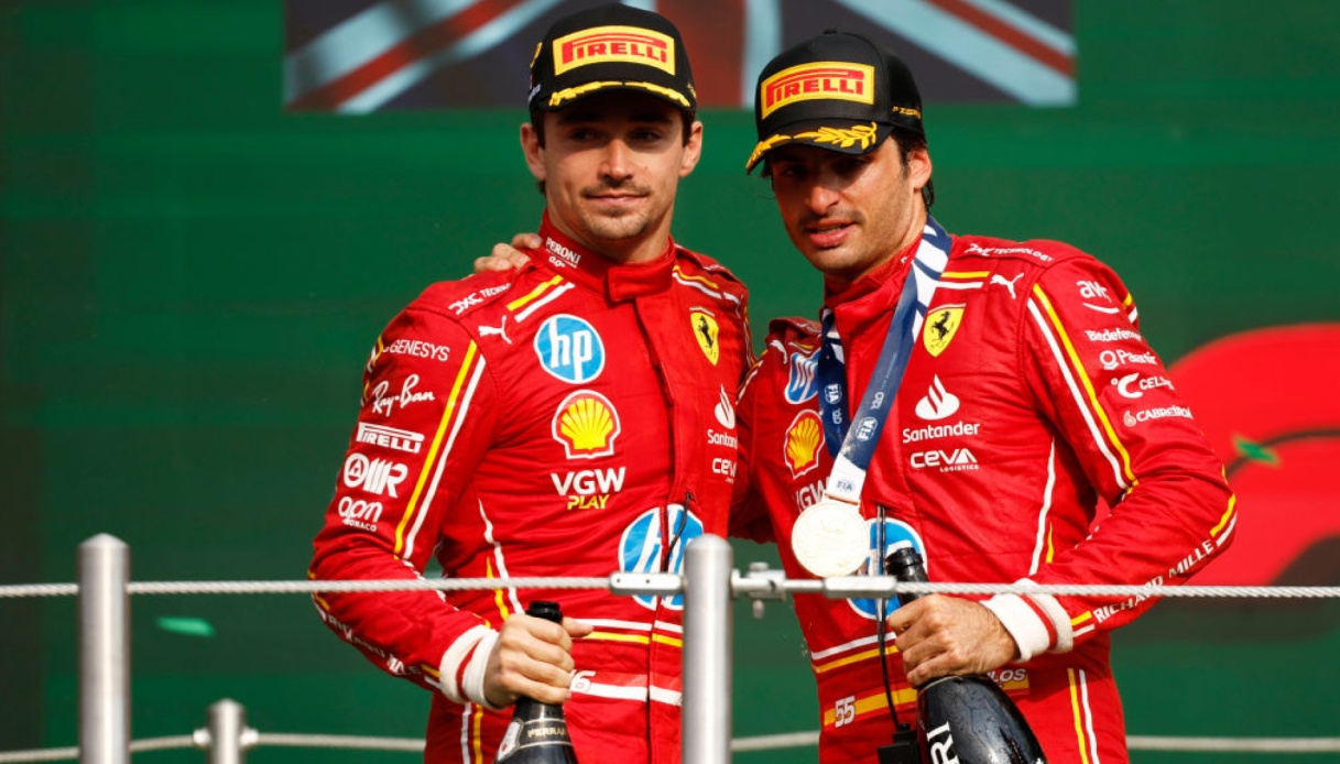 Sportal: Ferrari, Carlos Sainz e Charles Leclerc ora escono allo scoperto