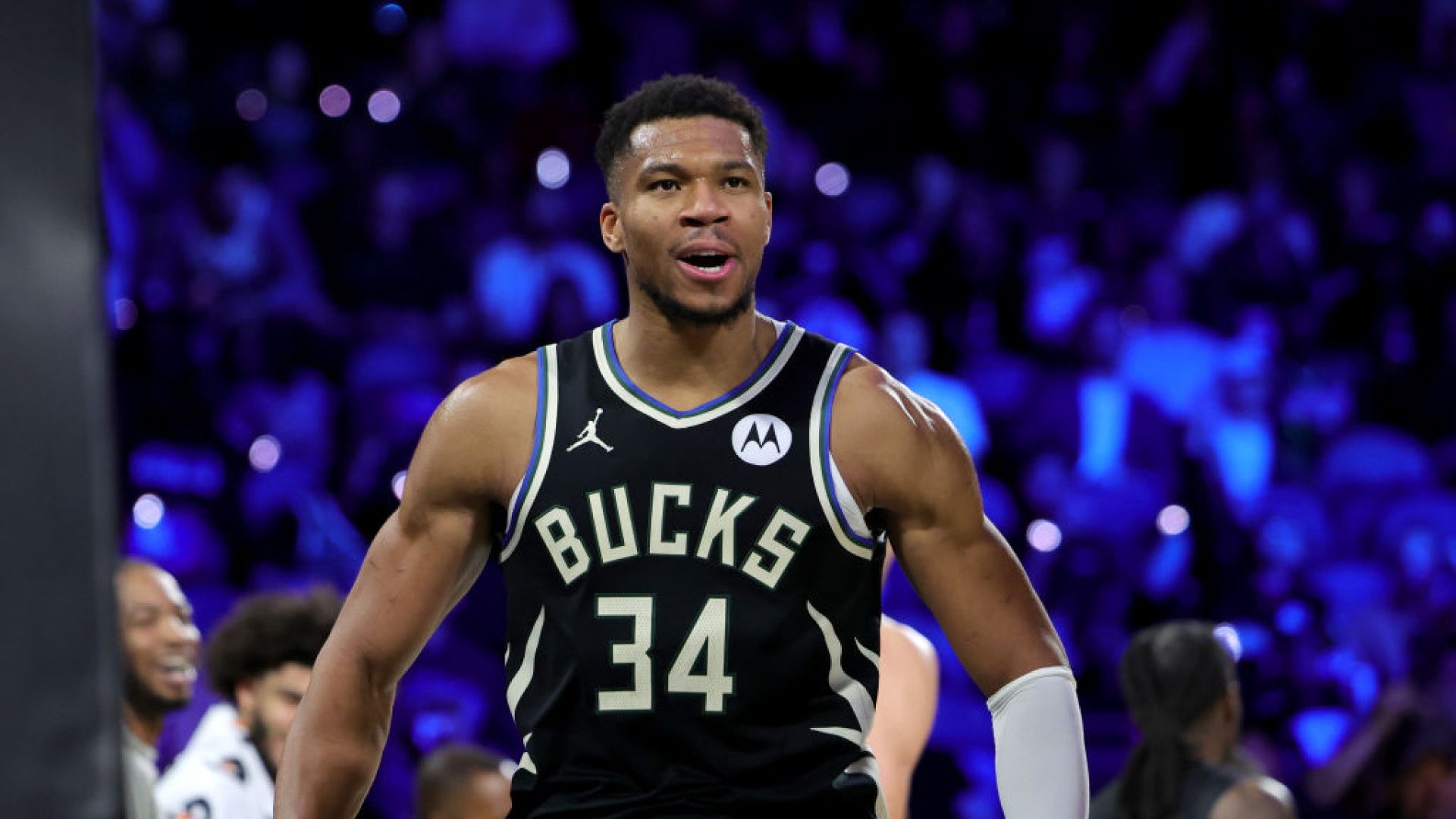 NBA, Antetokounmpo spazza via i LA Lakers di Doncic