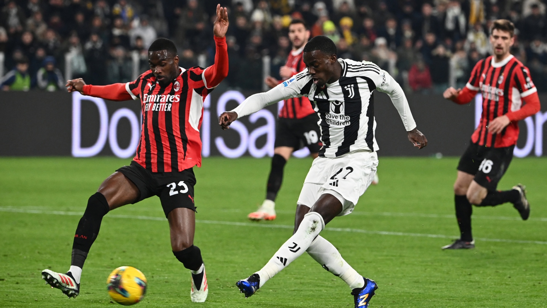 https://www.sportal.it/foto_articoli/2025-03/timothy-weah-juventus_1305345Photogallery.jpg?format=jpg