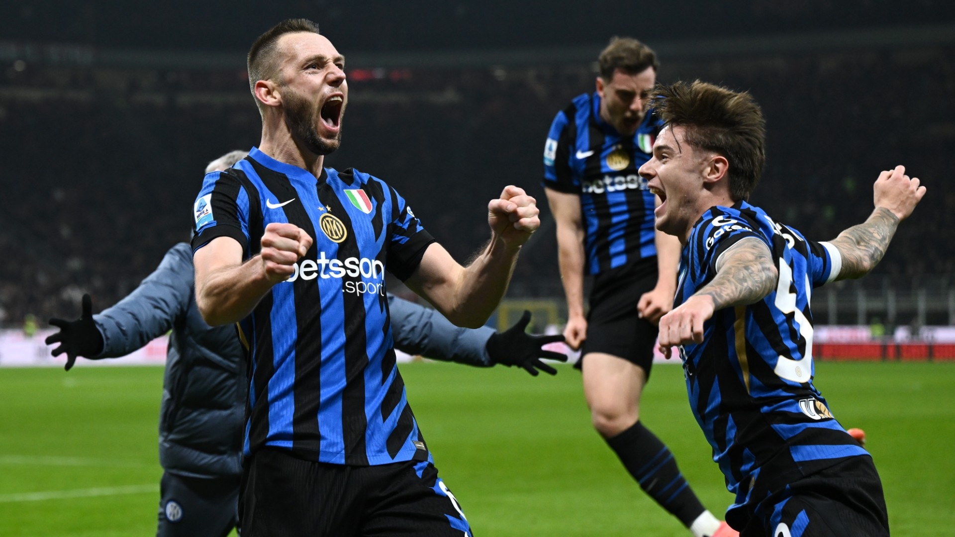 Inter, De Vrij riacciuffa il Milan al 93': è 1-1 nel derby