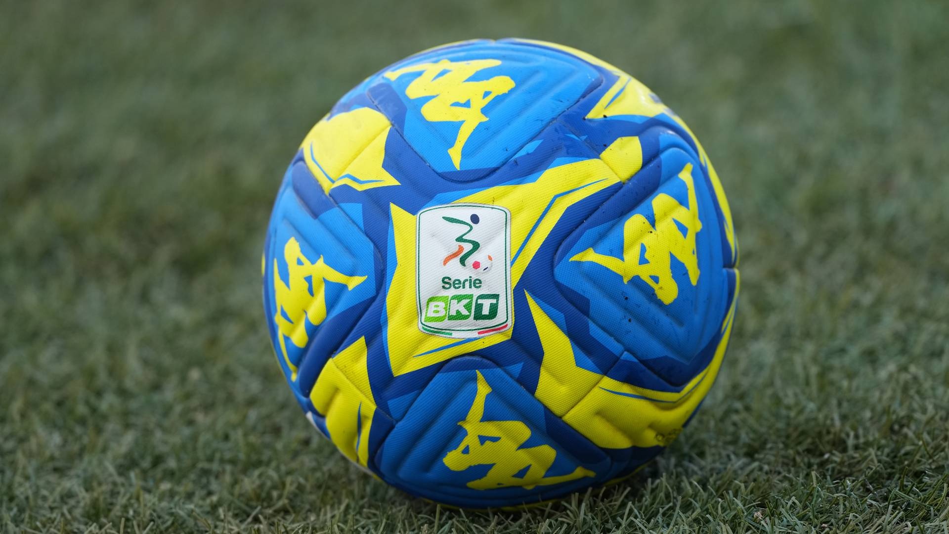 https://www.sportal.it/foto_articoli/2025-05/pallone-serie-b_1307243Photogallery.jpg?format=jpg