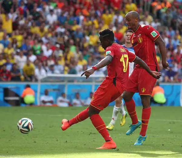 Un gol nel finale di Origi manda il Belgio agli ottavi di Finale. Per la Russia di Fabio Capello è una brutta sberla immeritata che potrebbe costarle l'eliminazione.