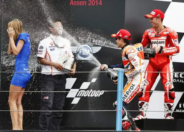 Marquez, ottava meraviglia. Lo spagnolo allunga la sua striscia di vittorie di fila imponendosi ad Assen davanti a Dovizioso. Rossi quinto.