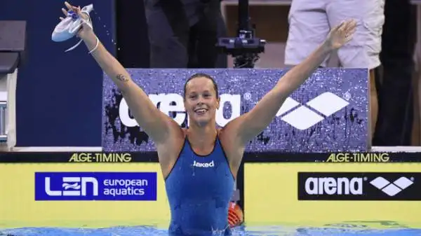 Federica Pellegrini ha vinto di nuovo la medaglia d'oro nei 200 stile libero agli Europei di nuoto.