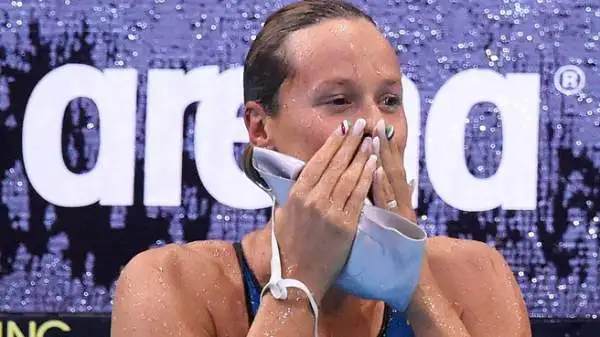 Federica Pellegrini ha vinto di nuovo la medaglia d'oro nei 200 stile libero agli Europei di nuoto.