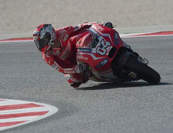 A Misano sembrava tutto pronto per un'altra pole position del solito Marc Marquez ma al termine di una sessione di qualifica palpitante, Jorge Lorenzo è riuscito a lasciarsi tutti alle spalle.
