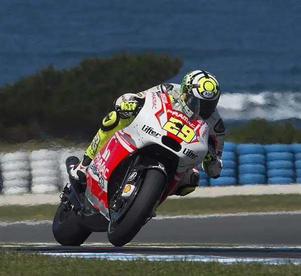 Jorge Lorenzo ha fatto registrare il miglior tempo della sessione, fermando il cronometro sull'1'29"602. Alle sue spalle il Campione del Mondo Marquez. Quinto Valentino Rossi.