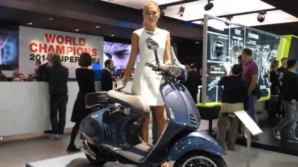 Donne e motori: le più belle immagini dell'Eicma 2014.