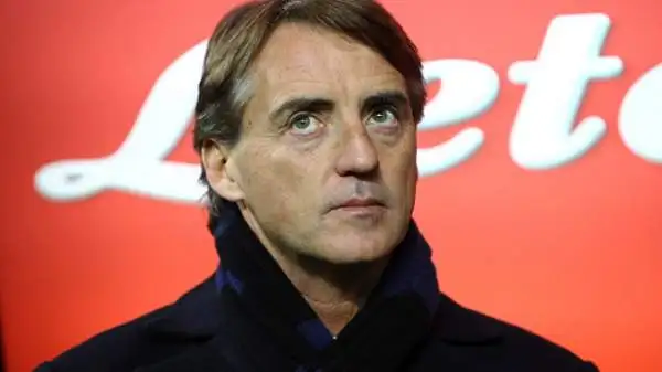 Mancini 7. Rimanere in superiorità numerica quasi subito lo aiuta ma aveva già schierato in partenza una squadra a trazione anteriore con Shaqiri, Podolzki e Kovacic a supporto di Icardi.