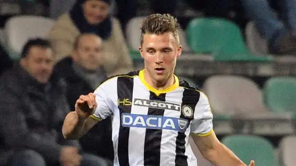 Widmer 5. Soffre Mertens e si fa espellere per doppio giallo, penalizzando pesantemente i compagni.