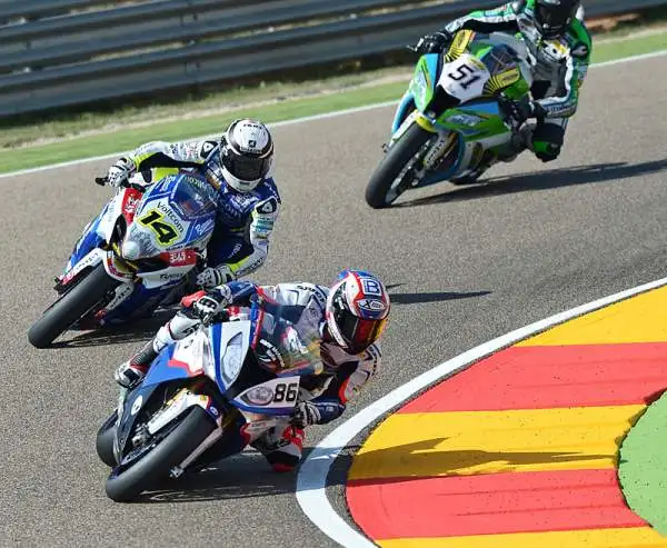 Haslam si prende la Superpole, battuto Davies per 33 millesimi, Sykes chiude la prima fila. Quarto posto per il capo classifica Rea.