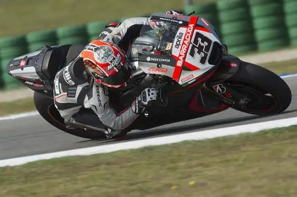 Il 'Dottore' in sella alla sua Yamaha numero 46 firma il giro più veloce, fermando il cronometro a 1'32.627, mettendosi alle spalle Aleix Espargaro e Marc Marquez.