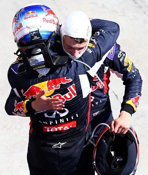 E’ un trionfo a tinte rosse quello dell’Hungaroring. Sebastian Vettel, grazie a una partenza magica, conquista per la prima volta il Gran Premio di Ungheria. Solo sesto Hamilton.