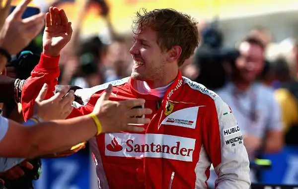 E’ un trionfo a tinte rosse quello dell’Hungaroring. Sebastian Vettel, grazie a una partenza magica, conquista per la prima volta il Gran Premio di Ungheria. Solo sesto Hamilton.