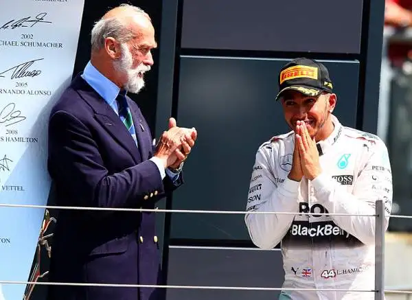 Lewis Hamilton profeta in patria. Il pilota inglese della Mercedes ha vinto il Gp di Silverstone, chiudendo davanti al compagno di squadra Nico Rosberg e al ferrarista Sebastian Vettel.