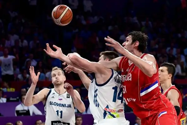 La favola slovena si conclude nell’oro. Un clamoroso Dragic con 35 punti, poi il cuore di Prepelic e Vidmar quando le forze sono ormai ridotte e gli uomini di Kokoskov battono la Serbia 93-85.
