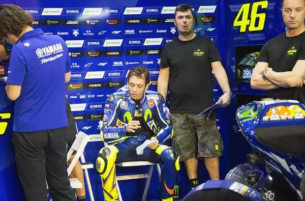 Uccio, come Valentino, è nato nel 1979 ed è responsabile della VR46 Academy e direttore sportivo dello Sky Racing Team VR46.