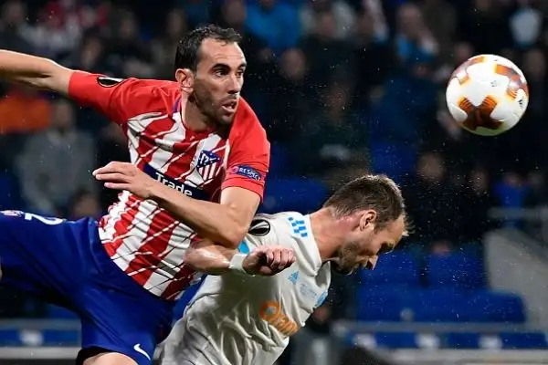 Nella finale di Lione il Marsiglia è travolto per 3-0: l'attaccante francese spiana la strada con una doppietta, nuovo trionfo europeo per Simeone.