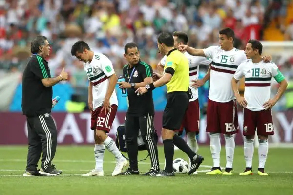 In vantaggio con un rigore di Carlos Vela il Messico raddoppia nella ripresa con il "Chicharito" Hernandez. Al 90' Son accorcia le distanze per gli asiatici.