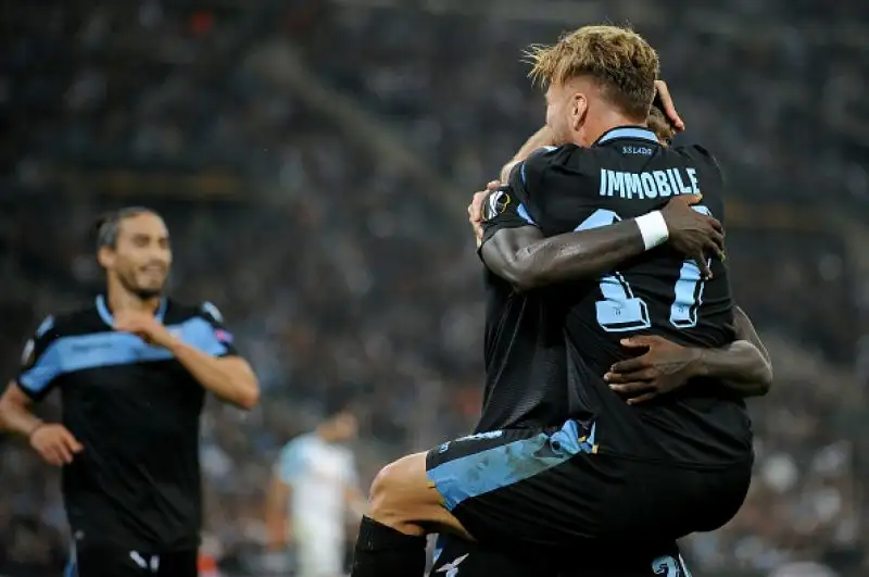 La squadra biancoceleste ottiene i tre punti grazie alle reti di Wallace, Caicedo e Marusic.