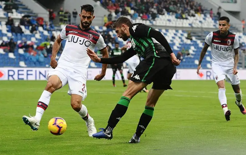 La squadra di Filippo Inzaghi va due volte in vantaggio con Palacio e Mbaye ma prima una bomba di Marlon e poi un rigore di Boateng regalano il pareggio ai neroverdi.