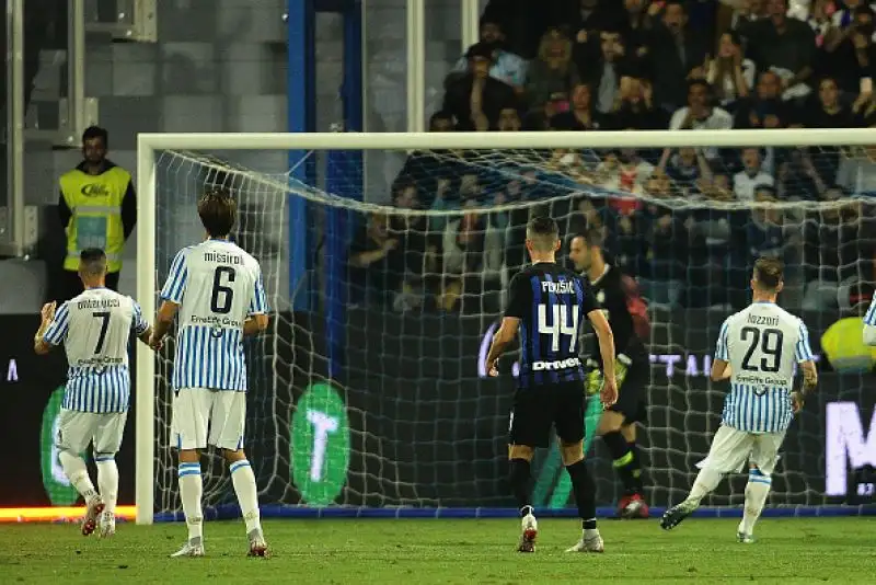 Ottima la prova della squadra di Semplici, che ha creato molto ma è stata punita da un'autorete di Djourou e, dopo il momentaneo pareggio di Paloschi, da un gol del solito Icardi.