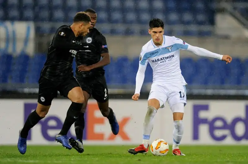 La Lazio perde ancora contro l’Eintracht Francoforte, nonostante il vantaggio iniziale di Correa.