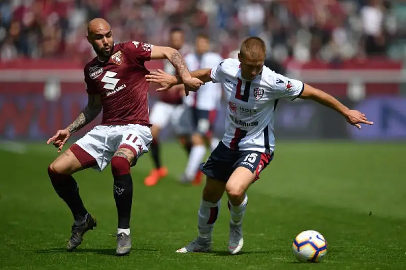 Zaza porta in vantaggio il Toro e si fa espellere poco dopo per un insulto all'arbitro. Pochi minuti dopo il pari di Pavoletti, nel finale espulsi anche Pellegrini e Barella.