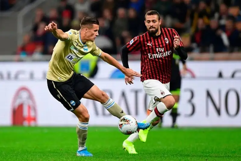 Rivincita Suso: il Milan batte la Spal e torna a sorridere. Decisivo il gol del contestatissimo spagnolo, entrato in campo nella ripresa.