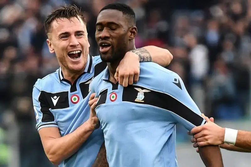 Tripletta di Immobile e gol di Bastos e Caicedo per i padroni di casa, di Linetty il gol della bandiera per gli ospiti.