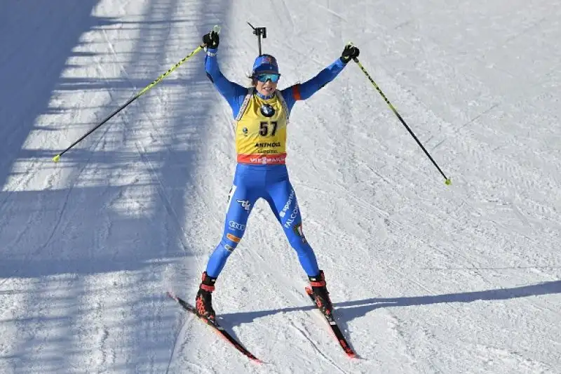 Dorothea Wierer non si ferma più. In una gara da pelle d'oca la sciatrice altoatesina ha conquistato la medaglia d'oro nell'individuale femminile ai Mondiali di biathlon di Anterselva