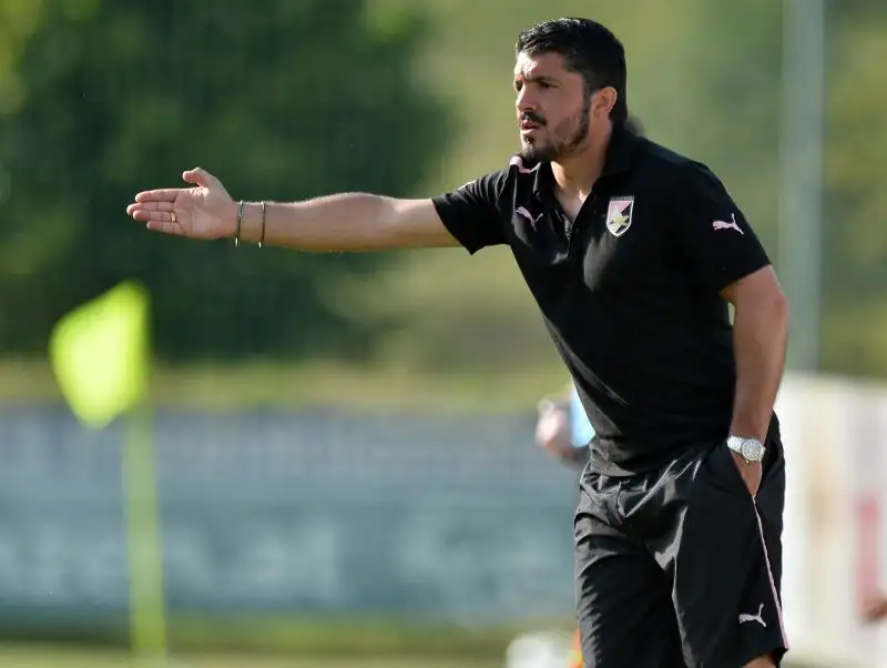 Dopo l'esperienza in Svizzera viene ingaggiato dal Palermo, ma viene esonerato dopo 6 giornate