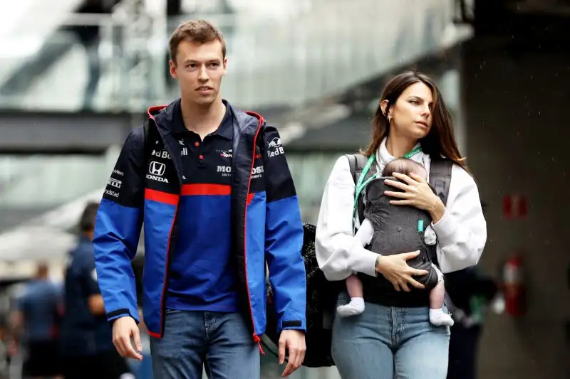 In precedenza ha convissuto con Daniil Kvyat, dal quale ha anche avuto una figlia