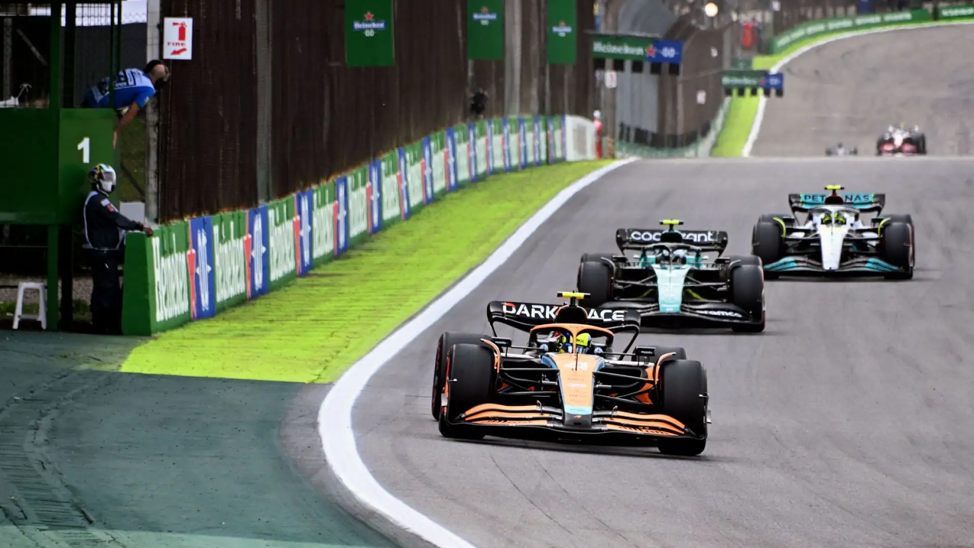Norris 4,5. Rovina la gara di Leclerc confermando di essere in difficoltà in questo finale di stagione