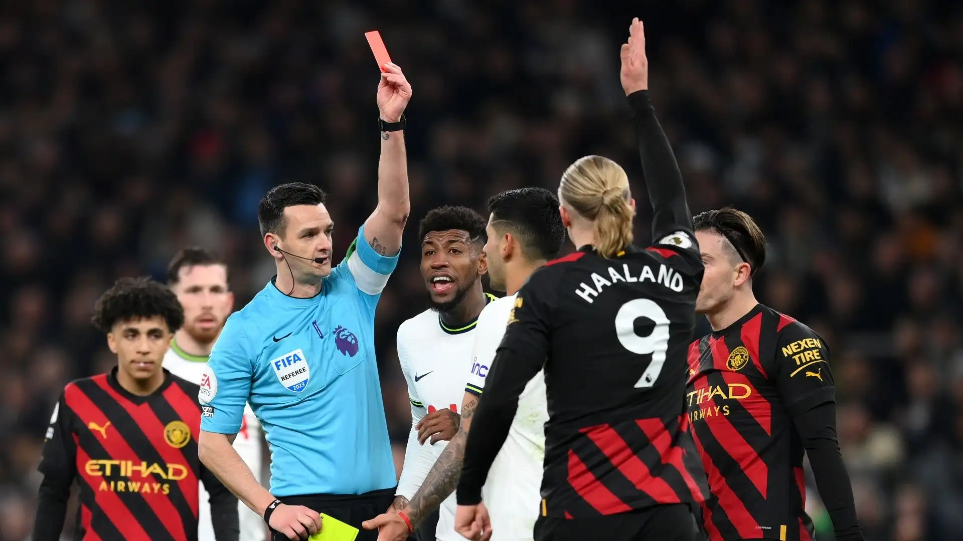 Il difensore del Tottenham ha preso il secondo cartellino giallo al minuto 87