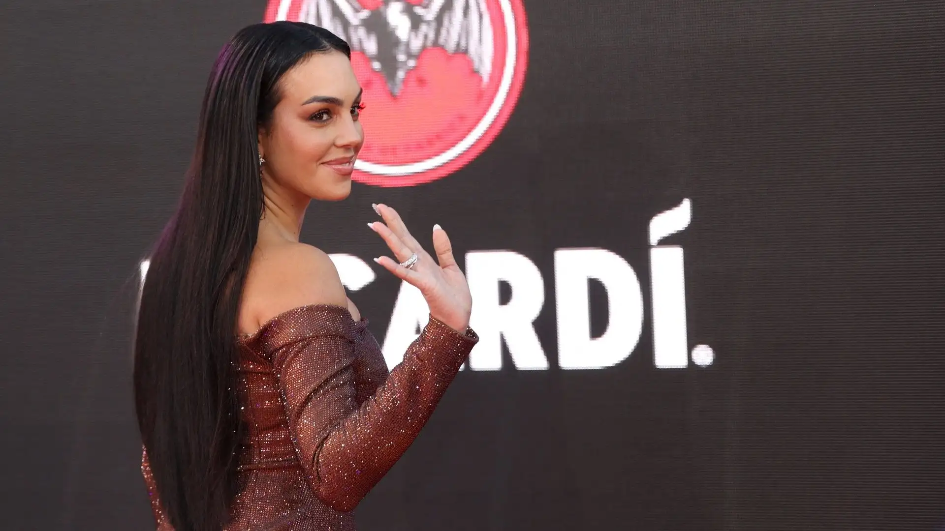 È un'icona di stile per molti giovani, grazie alla sua eleganza, alla sua grinta e alla sua bellezza