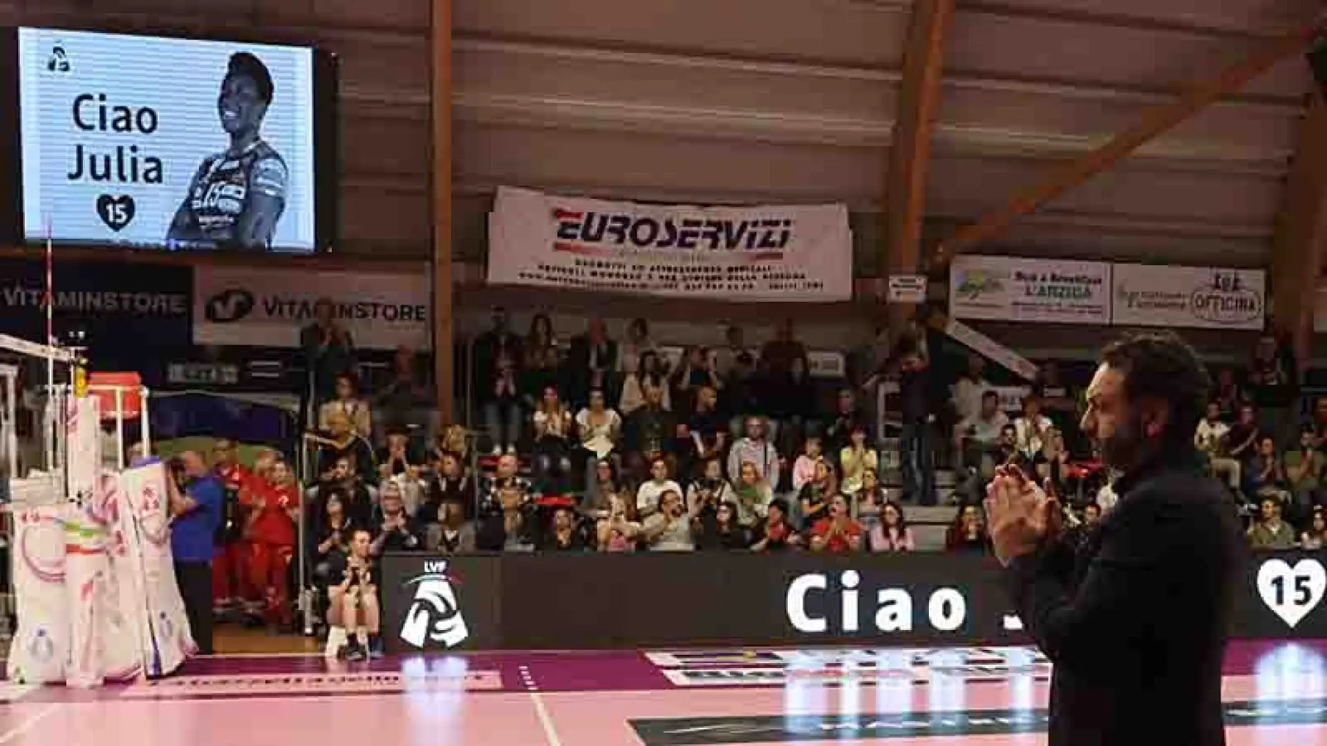 La medaglia d'oro ai Mondiali Under 20 resterà invece il punto più alto della sua carriera.