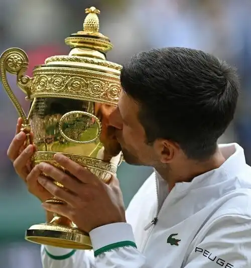 A Djokovic la battaglia di Wimbledon: le foto