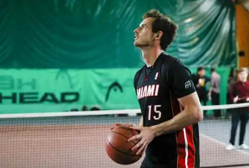 Murray si dà al basket