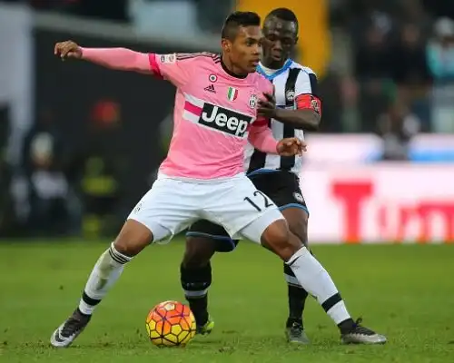 Alex Sandro, dieci giorni di stop