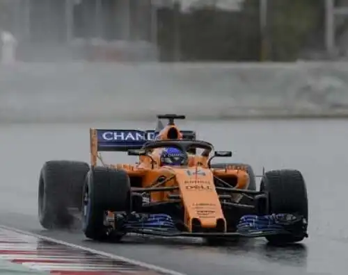 Tra la neve e la pioggia spunta Alonso